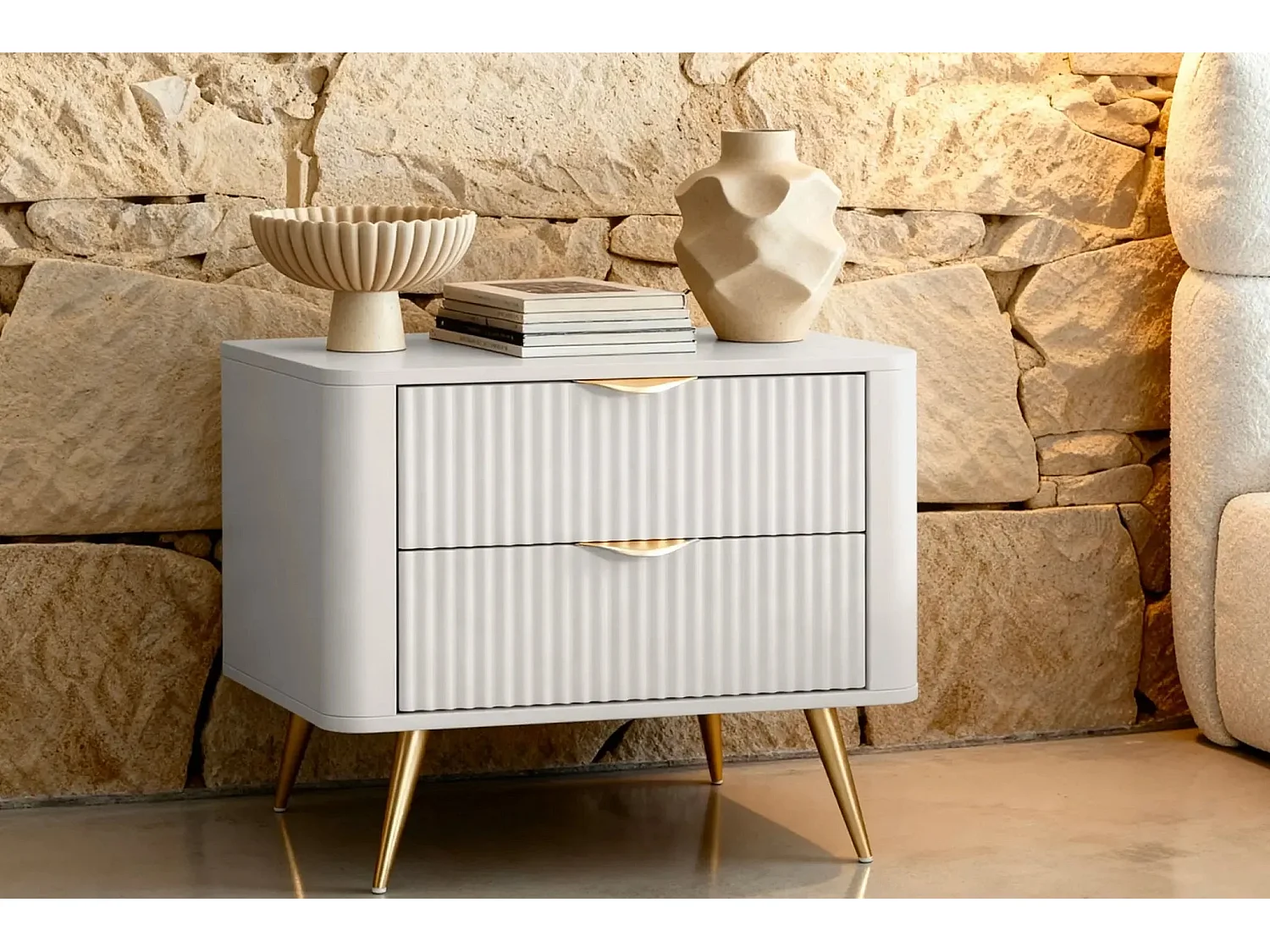 JOUDY - Table de chevet 63cm effet rainuré - Beige