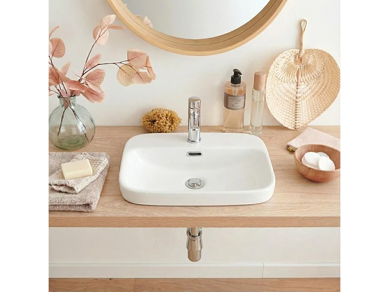 Umywalka prostokątna półblatowa z białej ceramiki, 48x37 cm