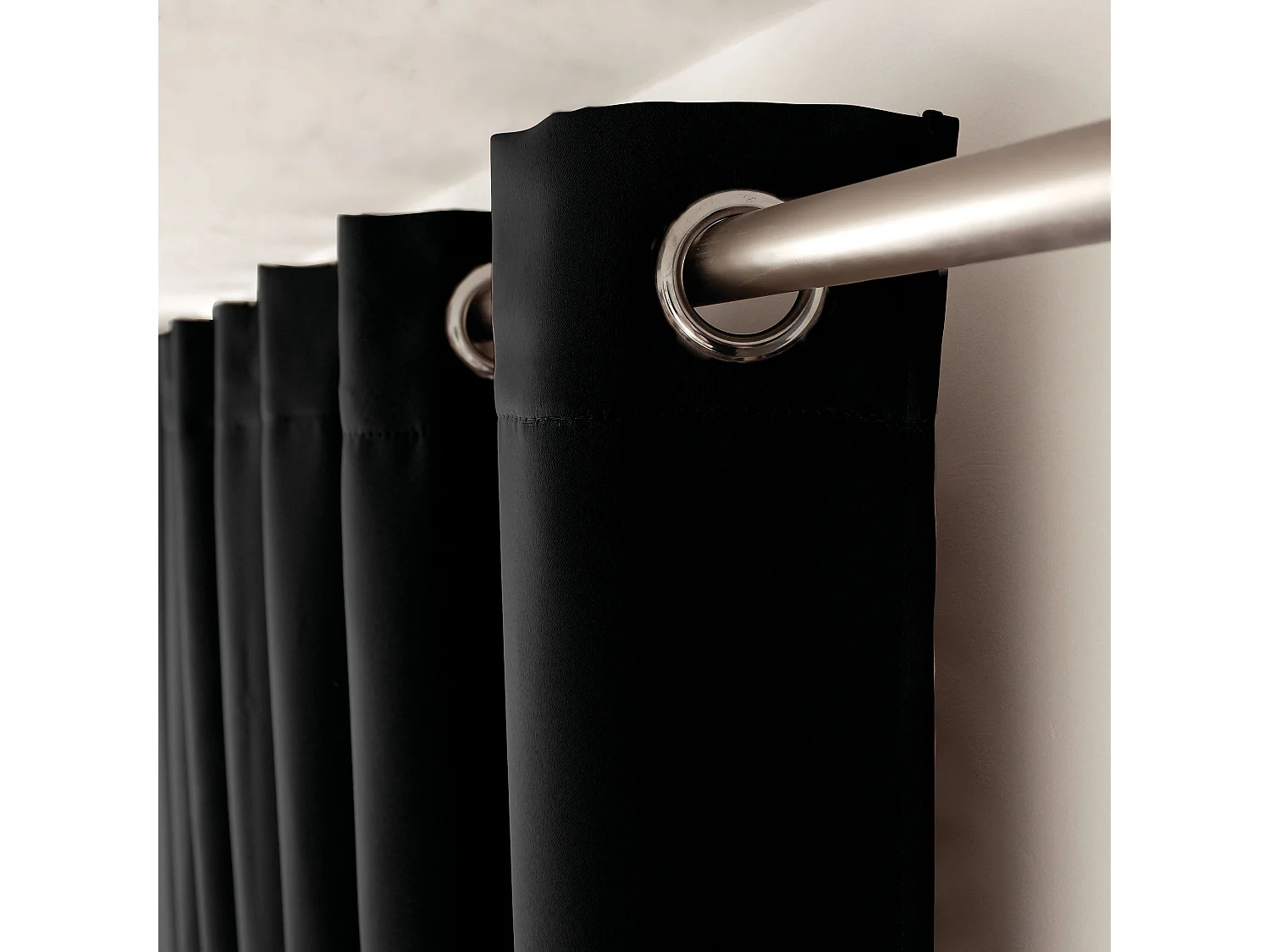 Lot de 2 rideaux Anti-Feu Occultant avec Œillets, Noir, Catégorie Ignifugé M1, Collection Flamme