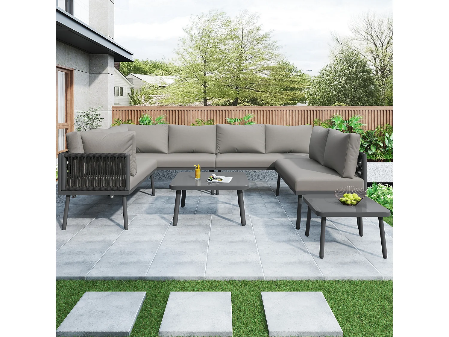 Gartenmöbelgarnitur bestehend aus zwei Tischen und vier Zweisitzersofas mit Kissen, grau