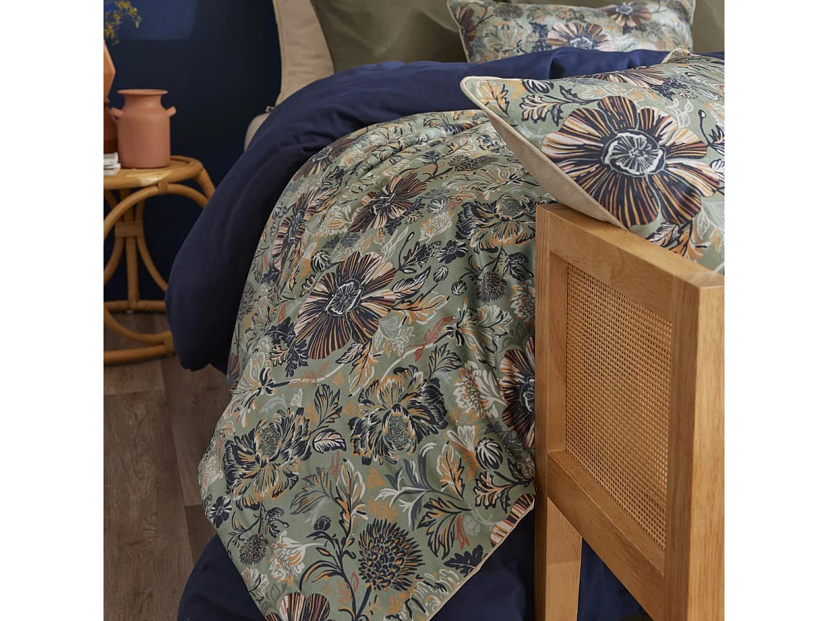 Chemin de lit 90x200cm velours imprimé floral coloris vert céladon - ISABEL