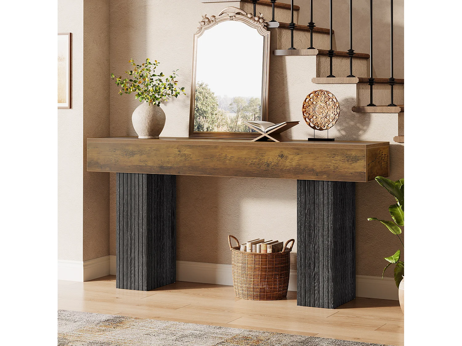 Długi stół do przedpokoju, konsola w stylu rustykalnym za kanapą do przedpokoju, korytarza, salonu