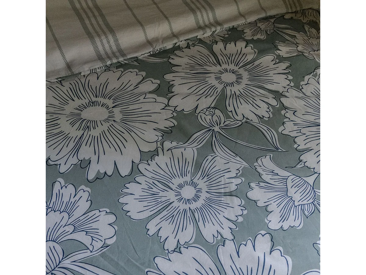 Housse de Couette 240x220cm coton imprimé recto floral verso rayé vert sauge et blanc - TAMIA