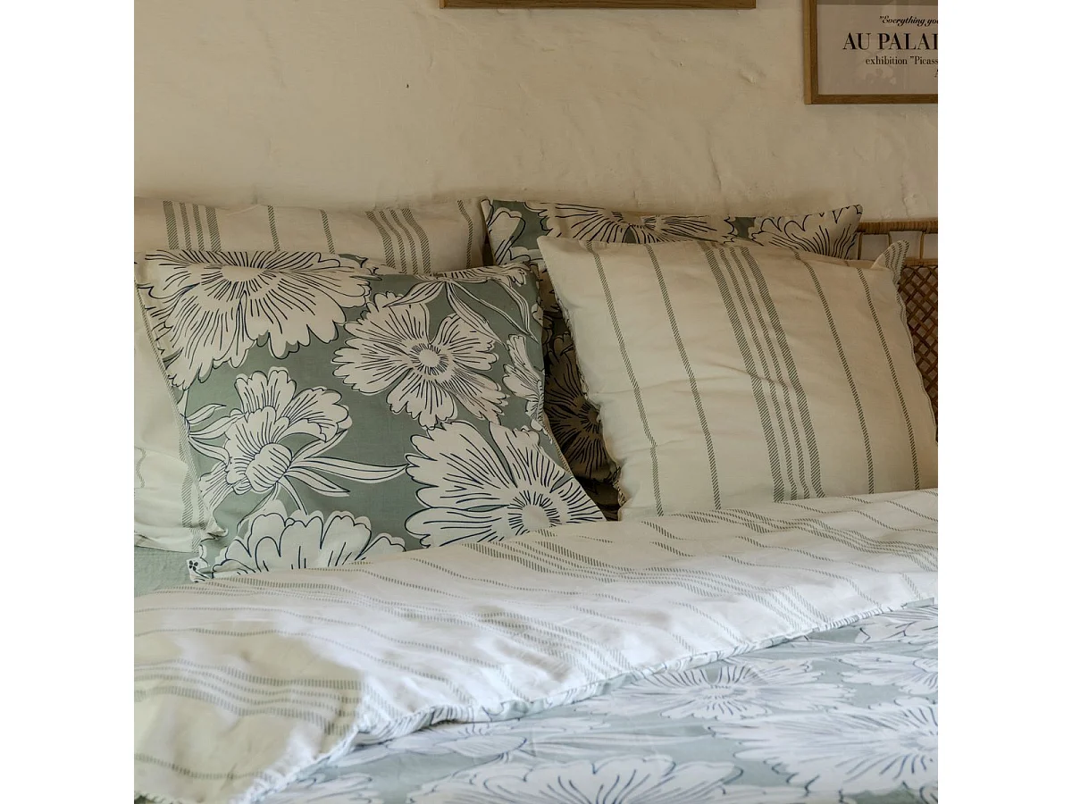 Taie d'oreiller 50x70cm coton imprimé recto floral verso rayé vert sauge et blanc - TAMIA