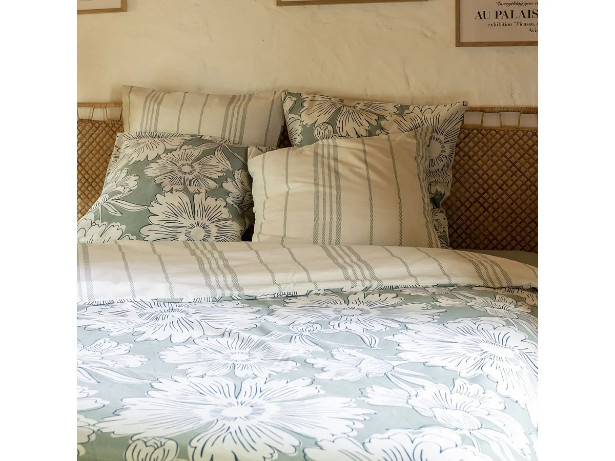 Taie d'oreiller 50x70cm coton imprimé recto floral verso rayé vert sauge et blanc - TAMIA