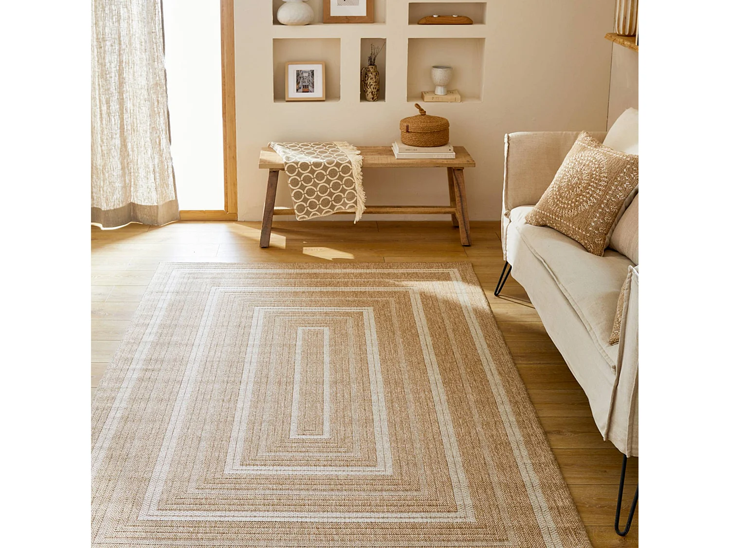 Alfombra interior/exterior efecto tela de yute beige con motivos