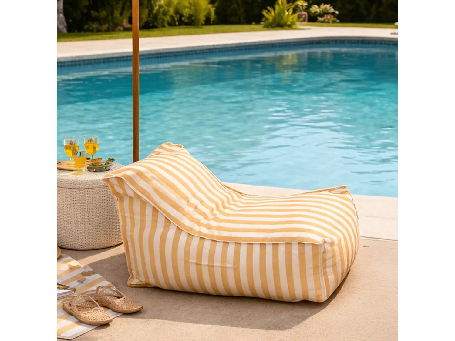 Pouf d’extérieur rayé jaune déperlant et – 100x65x65 cm POSITANO