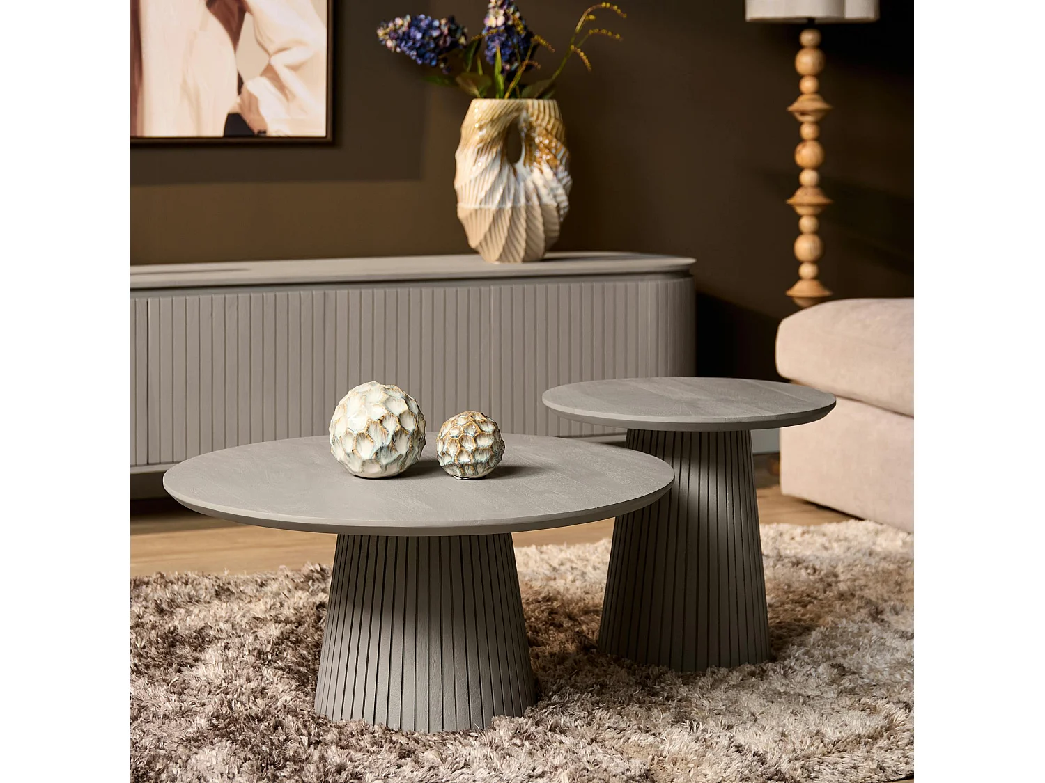 Petite table ronde bois gris à pied rainuré CALERO