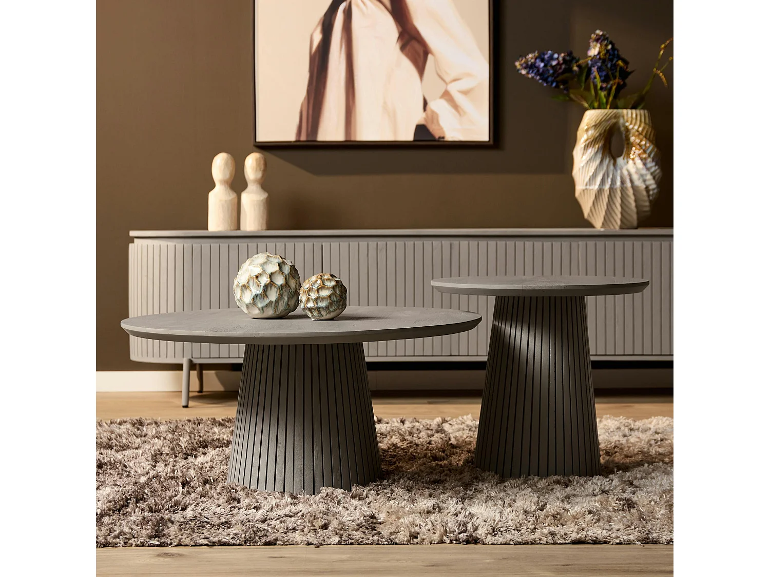 Petite table ronde bois gris à pied rainuré CALERO