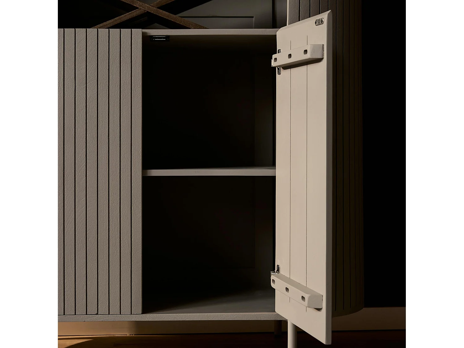 Bibliothèque haute bois gris rainuré avec rangement CALERO