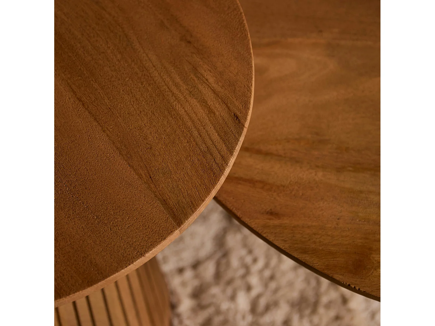 Petite table ronde bois à pied rainuré CALERO