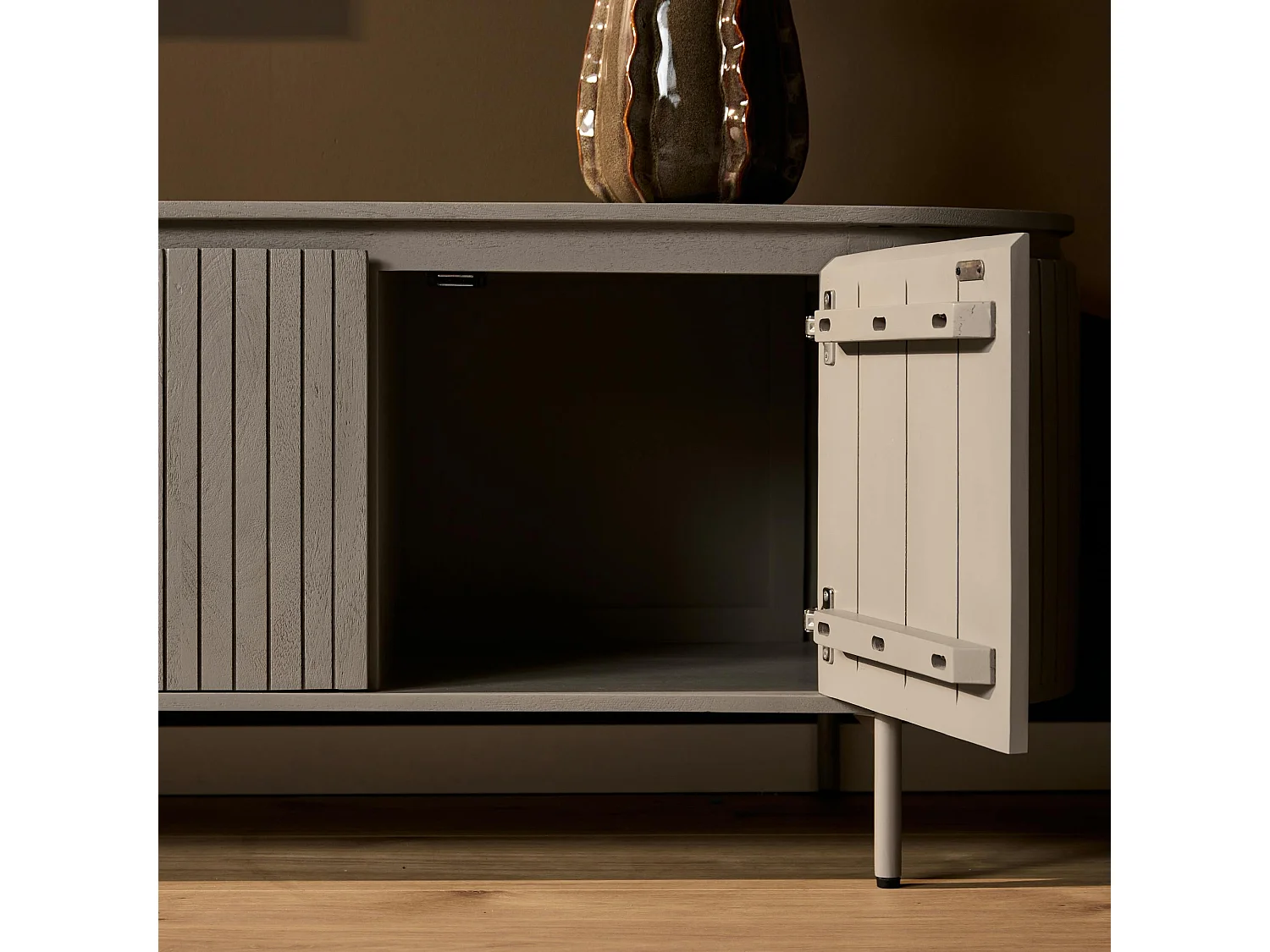 Meuble TV bois gris rainuré ovale 3 portes CALERO