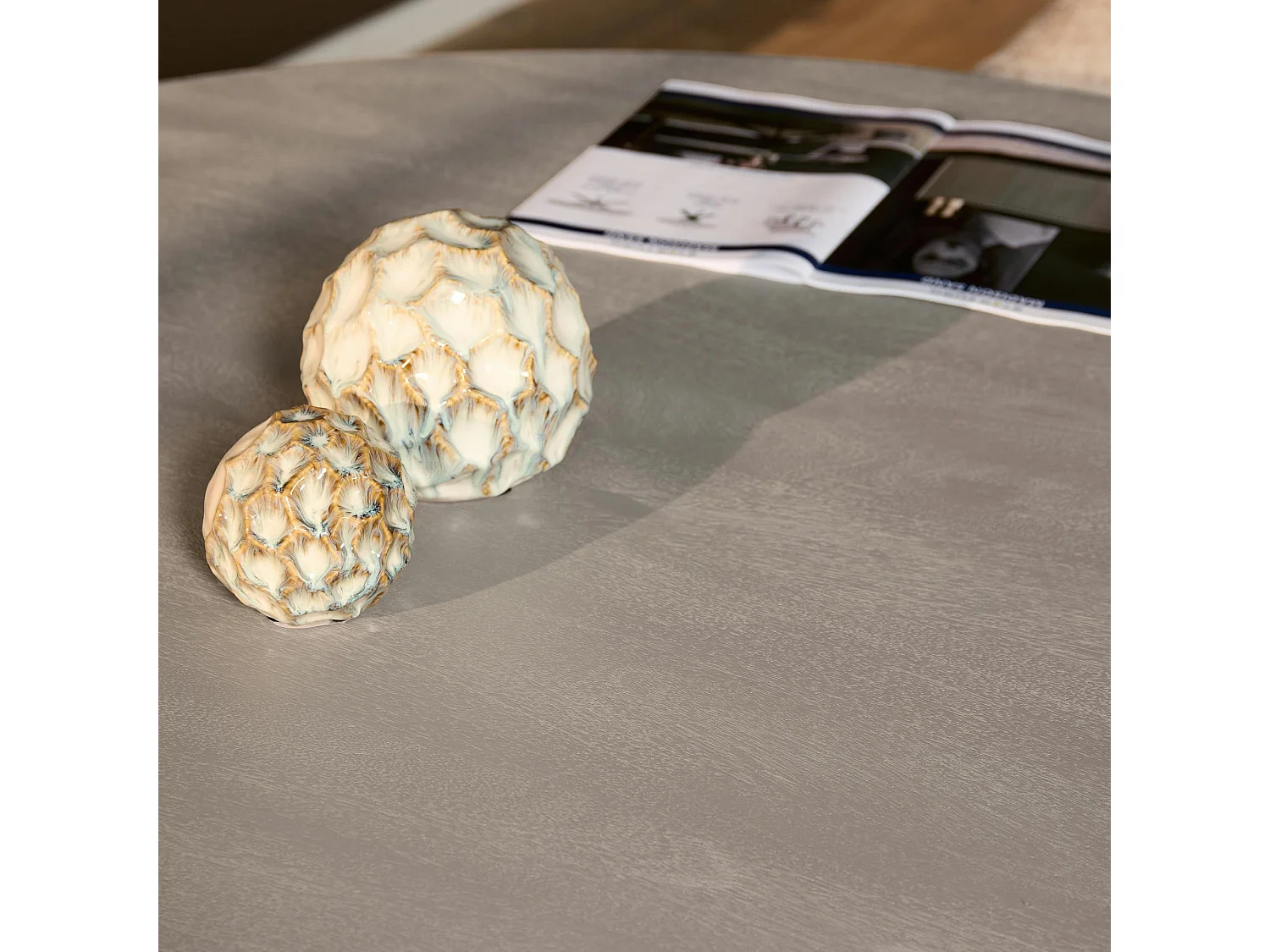 Table ronde bois gris à pied rainuré Ø150 cm CALERO