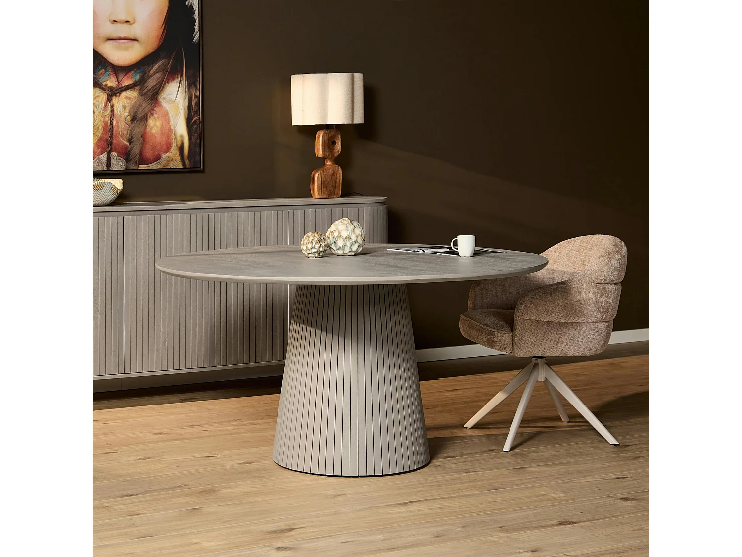 Table ronde bois gris à pied rainuré Ø130 cm CALERO