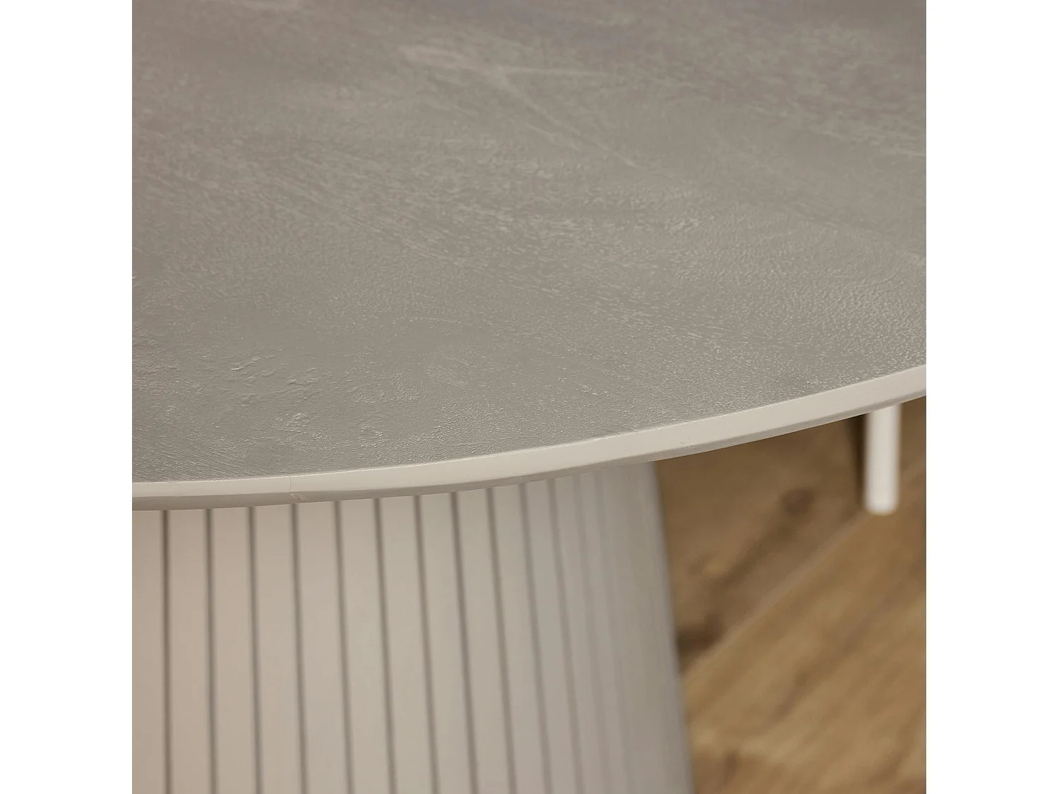 Table ronde bois gris à pied rainuré Ø130 cm CALERO