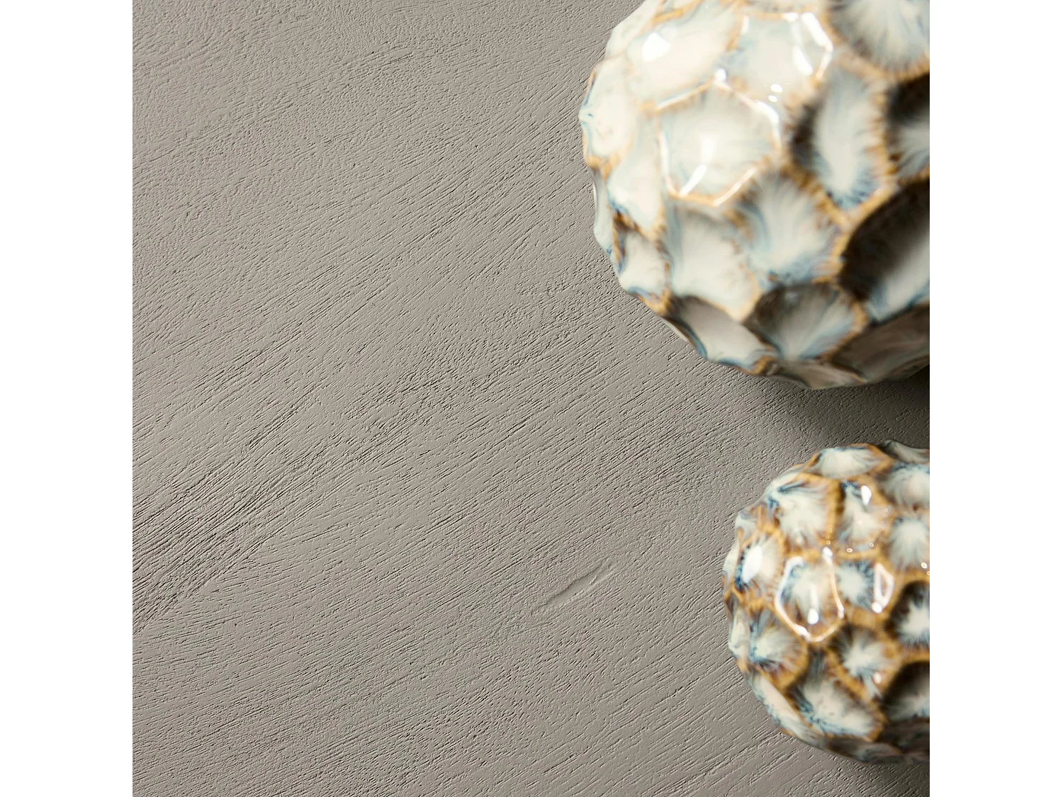 Table basse ronde bois gris à pied rainuré CALERO