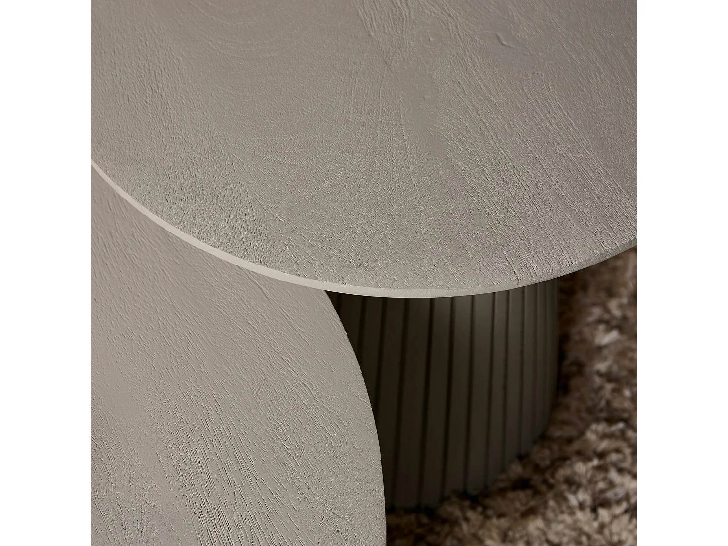 Table basse ronde bois gris à pied rainuré CALERO