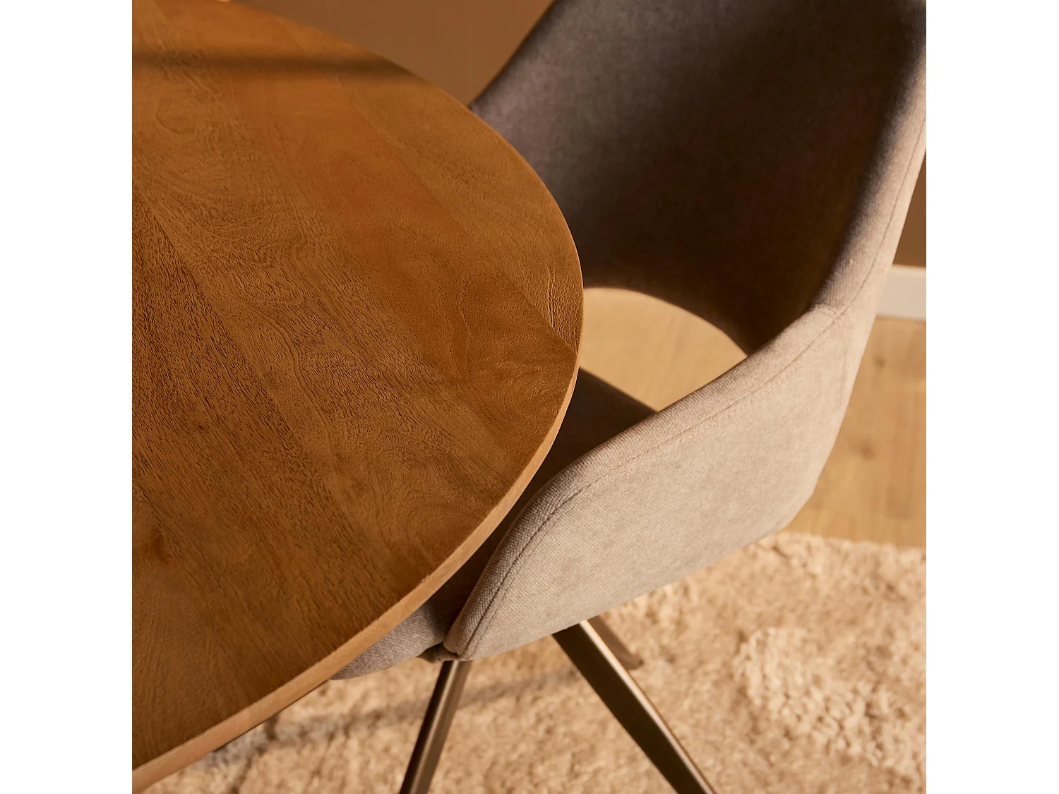 Table ronde bois à pied rainuré Ø130 cm CALERO