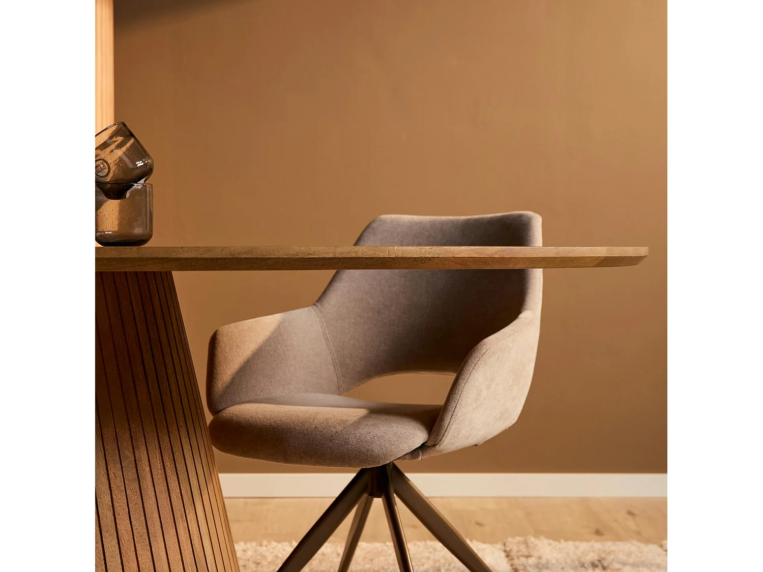 Table ovale bois à pied rainuré 210 cm CALERO