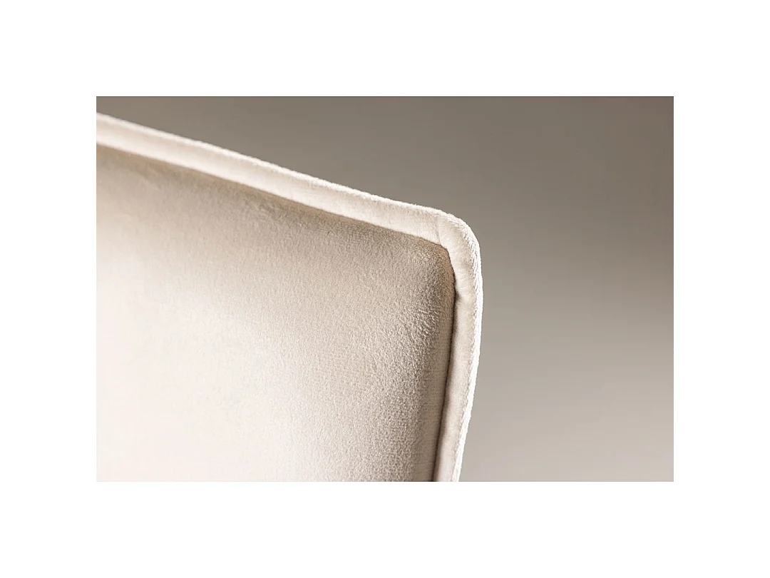 Sedia da pranzo Petra con braccioli, color beige velluto.