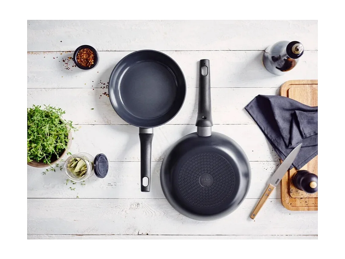 Koekenpan Kuro 24 cm Beka Aluminium Zwart Titanium Keramische Coating Alle Vuursoorten Inductie