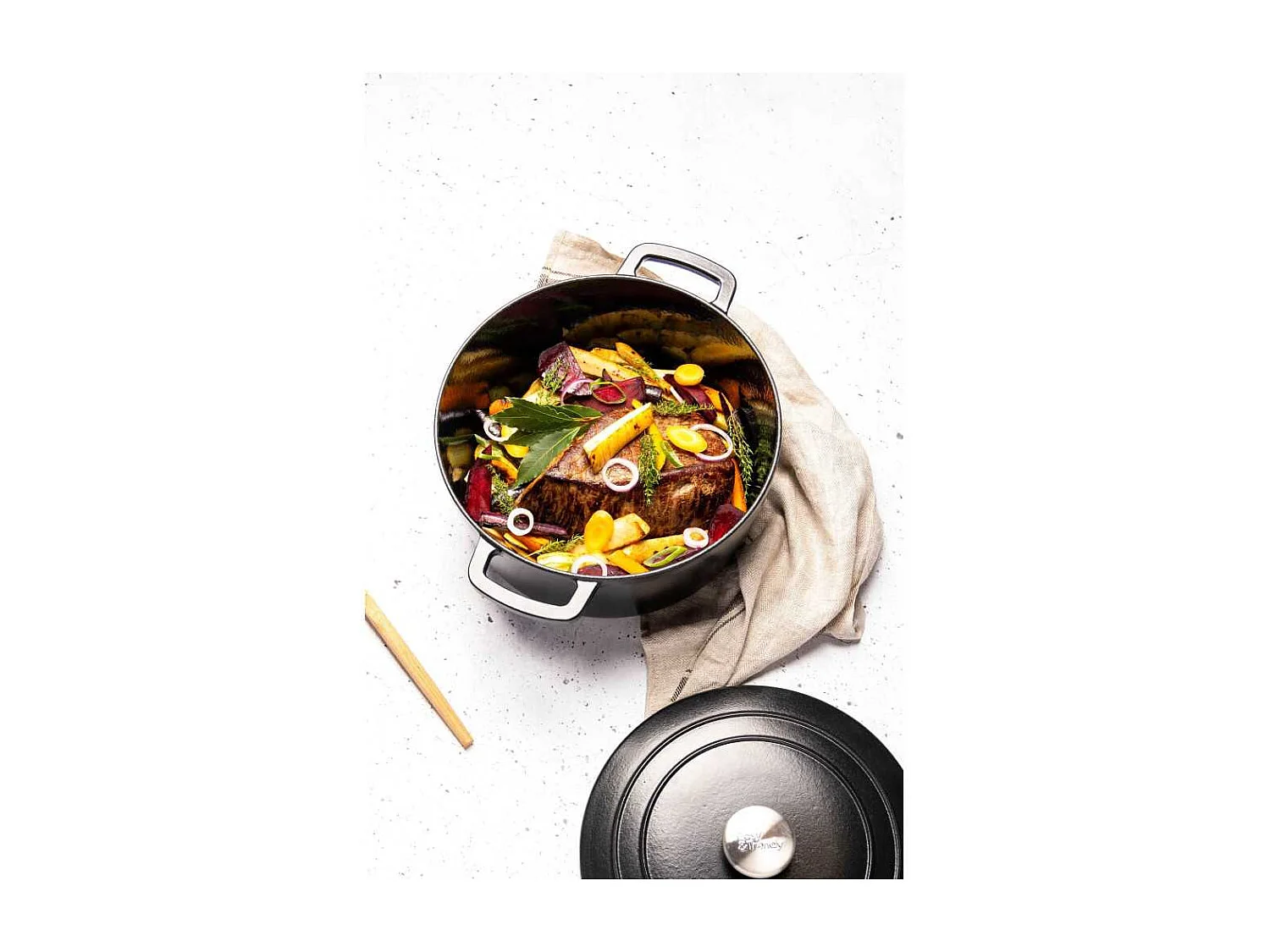 Cocotte avec couvercle - COSY & TRENDY - FONTESTIC - Fonte émaillée- Ø28 cm - 6,15 L - Tous feux dont induction - Noir