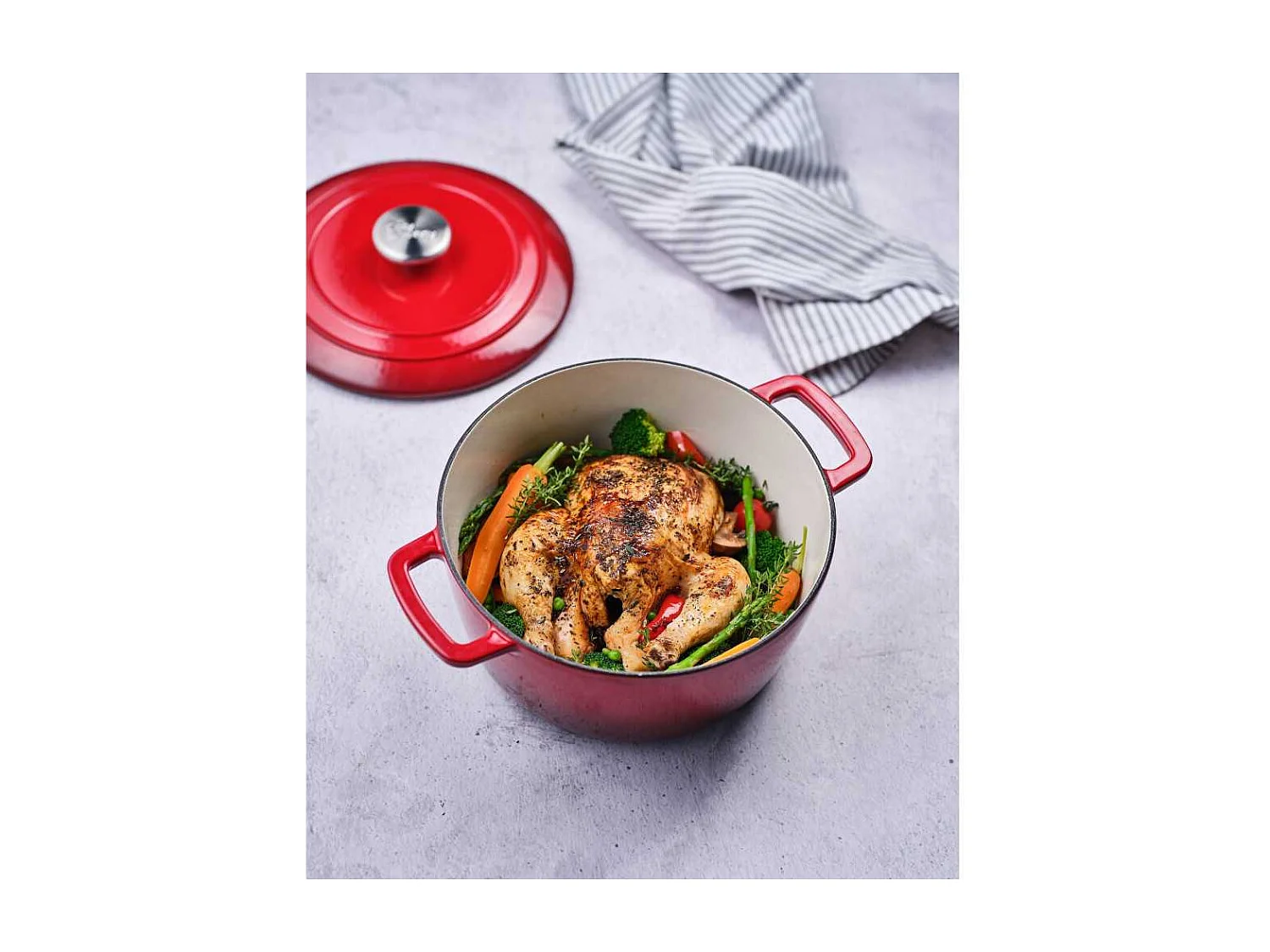 Cocotte avec couvercle - COSY & TRENDY - FONTESTIC - Fonte émaillée- Ø24 cm - 4,6 L - Tous feux dont induction - Rouge