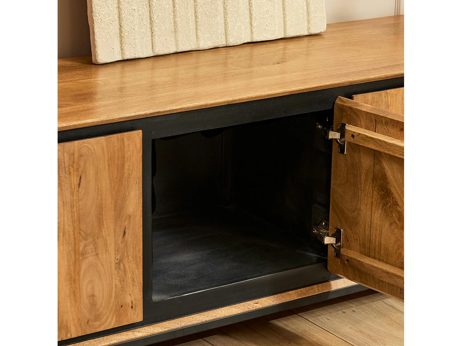 Meuble TV bois cadre noir 3 portes UVEA