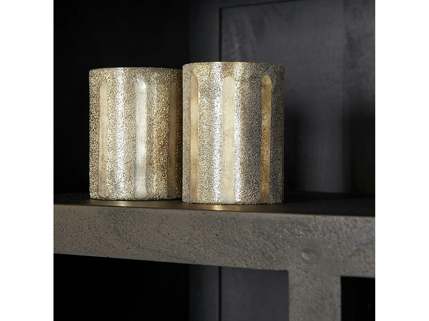 Bibliothèque haute bois noir 2 portes MONTARO