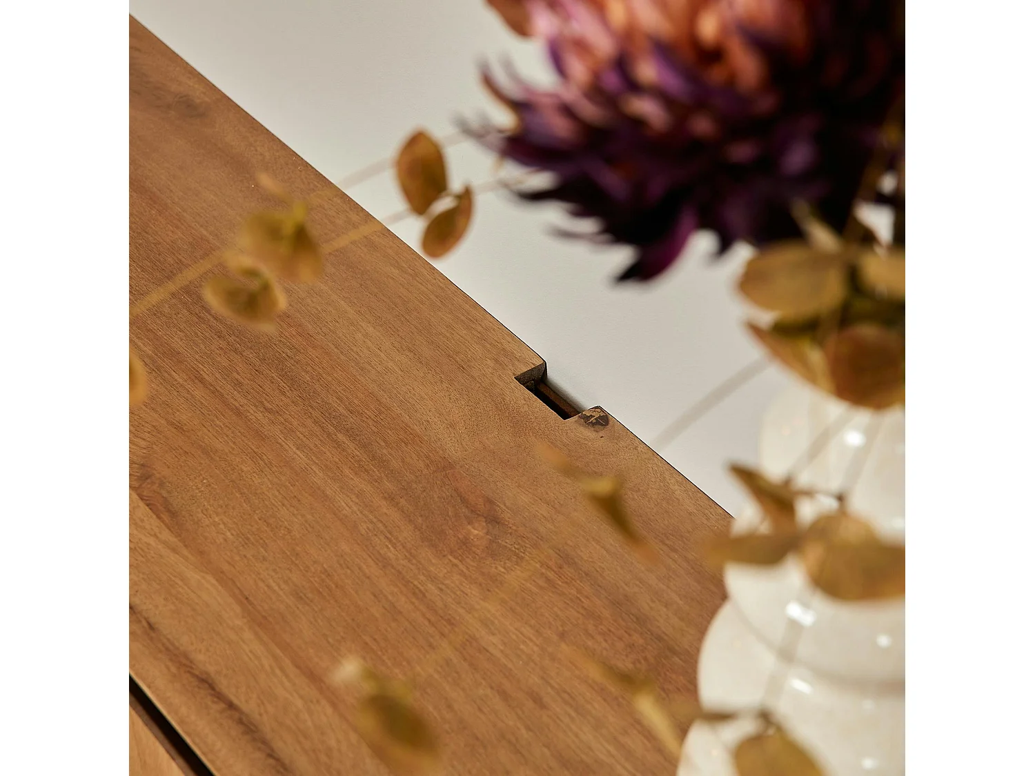 Long meuble TV suspendu bois cadre noir 240 cm UVEA