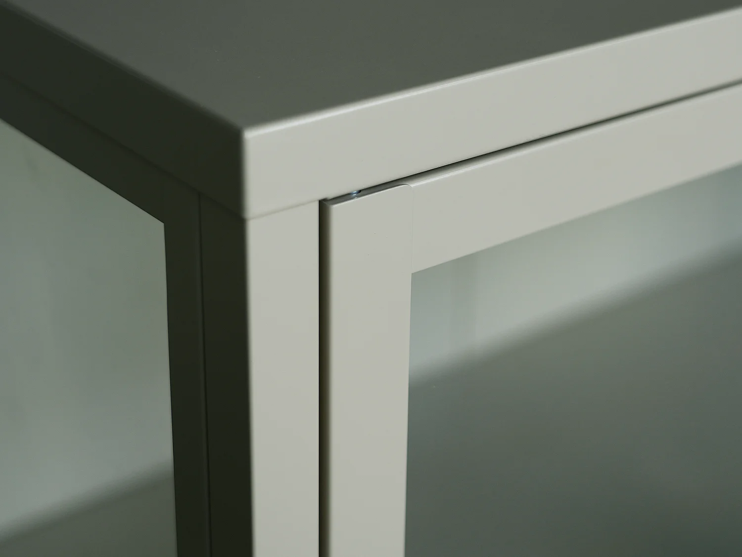 Vitrine 2 portes en métal et verre trempé - H. 120 cm - Vert et doré - FARIYA