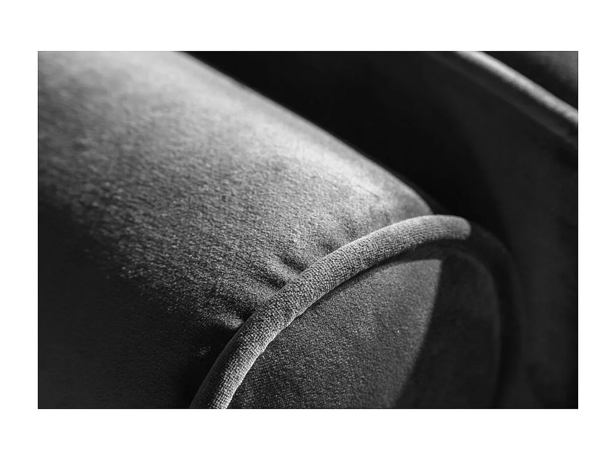 Canapé KOLIRI 3 places gris – Canapé design en velours avec structure en bois massif