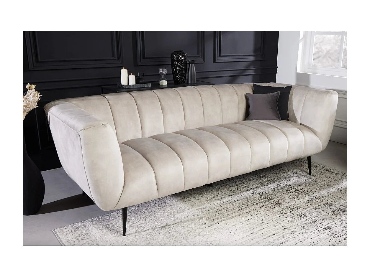 Canapé droit NORA blanc champagne – Canapé chic en velours avec pieds en métal noir