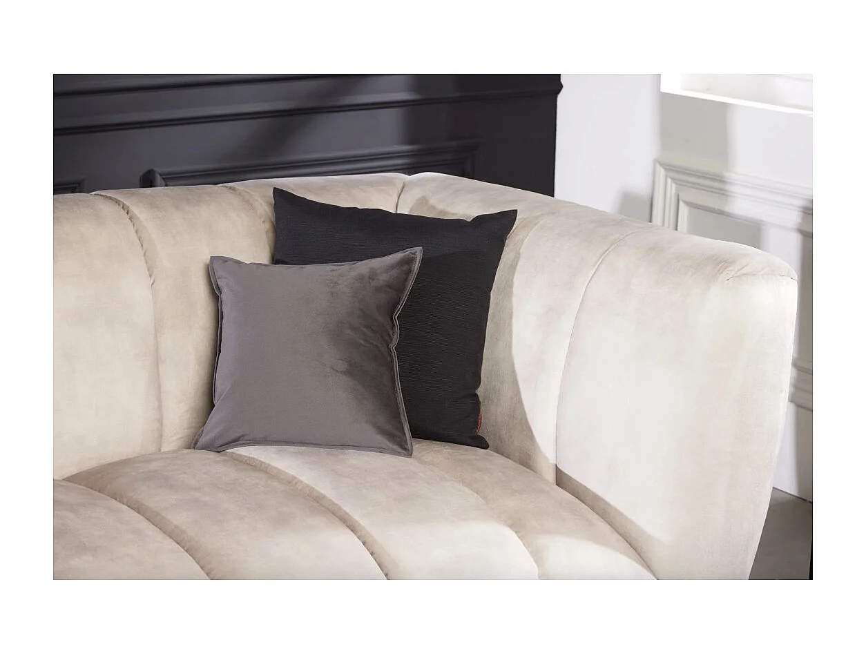 Canapé droit NORA blanc champagne – Canapé chic en velours avec pieds en métal noir