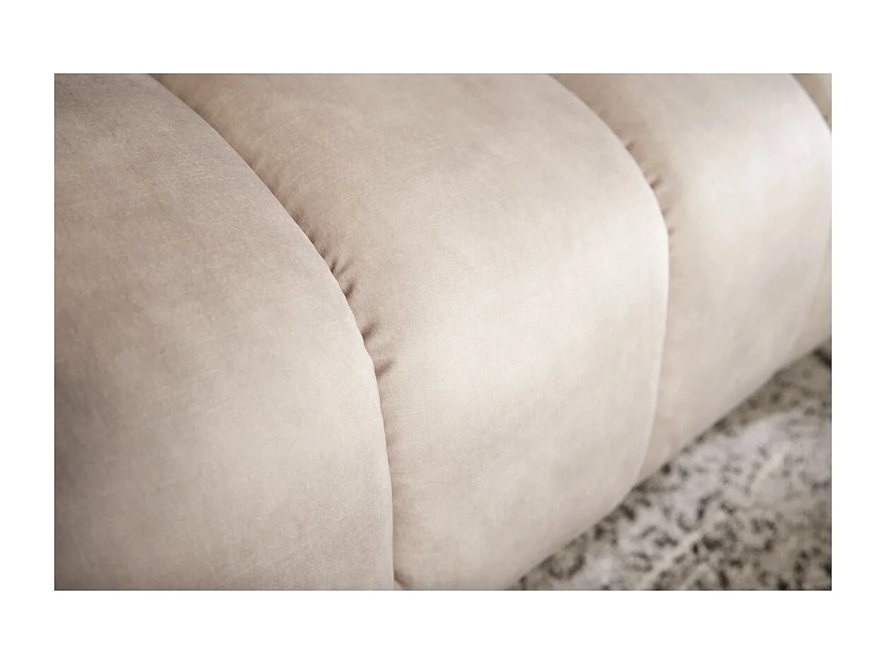 Canapé droit NORA blanc champagne – Canapé chic en velours avec pieds en métal noir