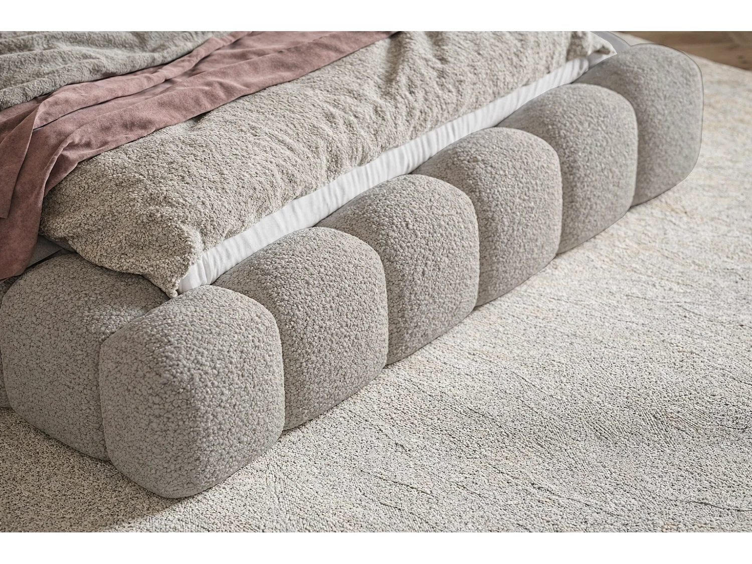 Polsterbett 140x200 Madeno mit Bettkasten - hochwertigem Schaumstoff, Metall-Lattenrost - Bouclé, Hellgrau (Catch me 24)