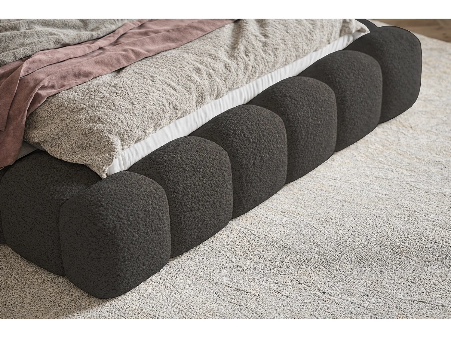 Łóżko tapicerowane 140x200 Madeno - gruba pianka, pojemnik, stelaż - tkanina boucle, czarny (Catch Me 27)