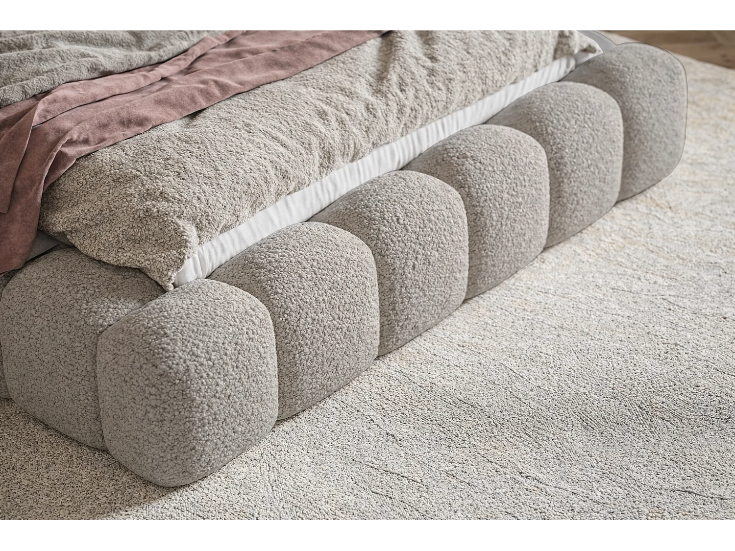 Łóżko tapicerowane 140x200 Madeno - gruba pianka, pojemnik, stelaż - tkanina boucle, jasny szary (Catch Me 24)