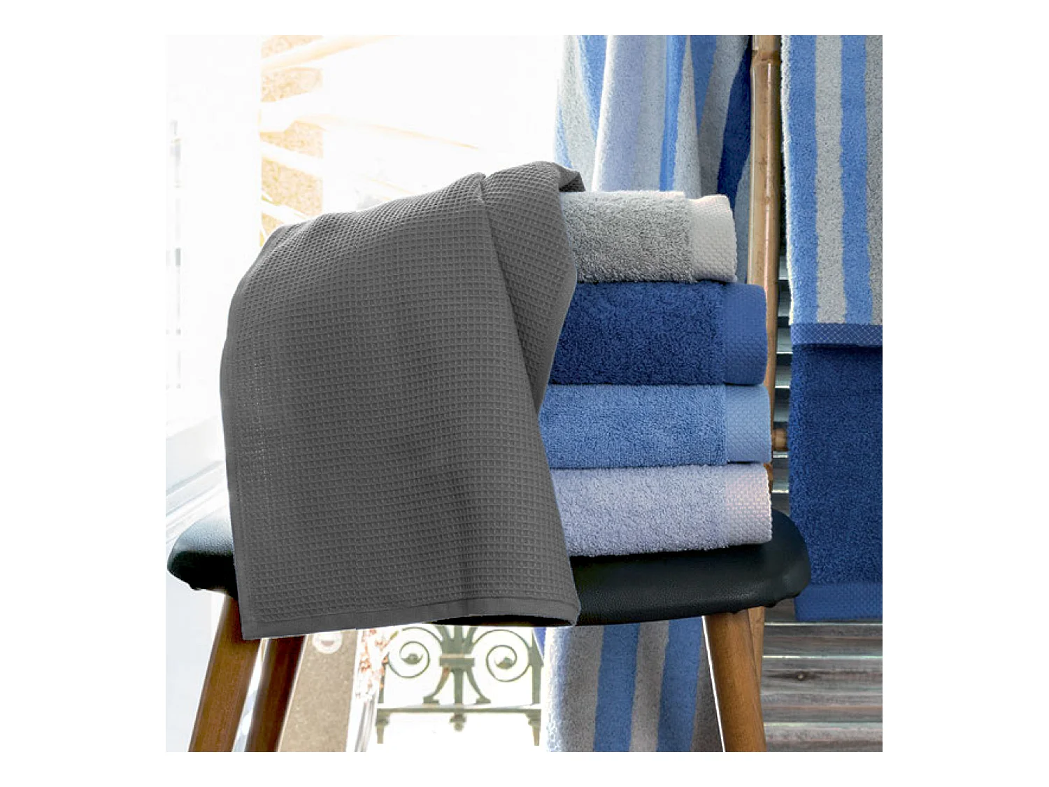 Serviette de toilette 50x100 cm nid d'abeille PURE WAFFLE 300 g/m² anthracite