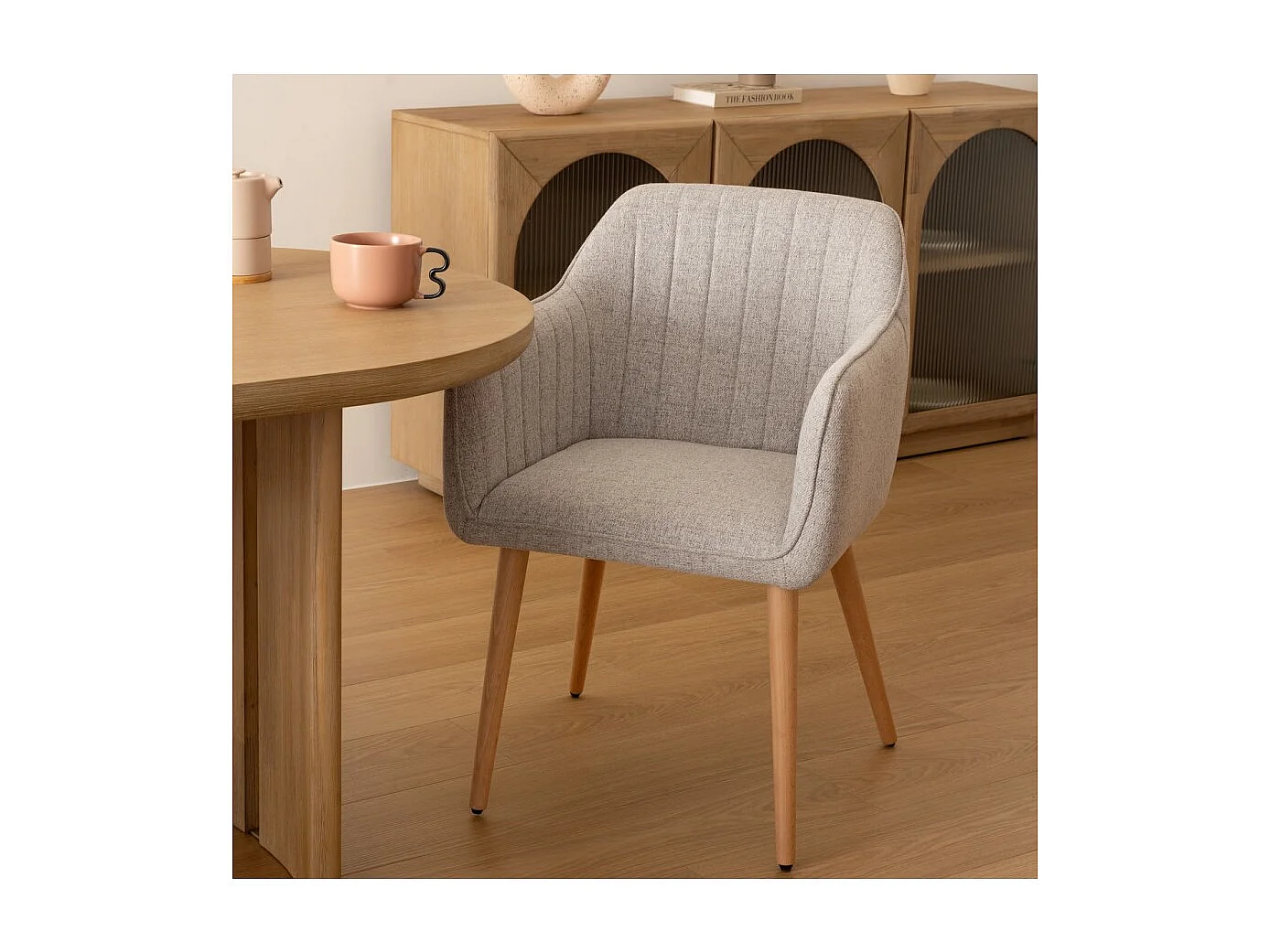 Lot de 2 chaises style fauteuil avec des pieds en bois, coloris gris - Longueur 60 x Profondeur 57 x Hauteur 83,5 cm