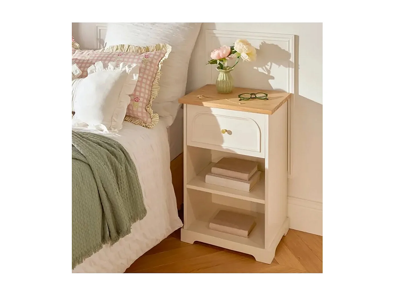 Table de chevet avec un tiroir et deux étagères ouvertes, coloris ivoire - Longueur 45 x Profondeur 30 x Hauteur 67 cm 