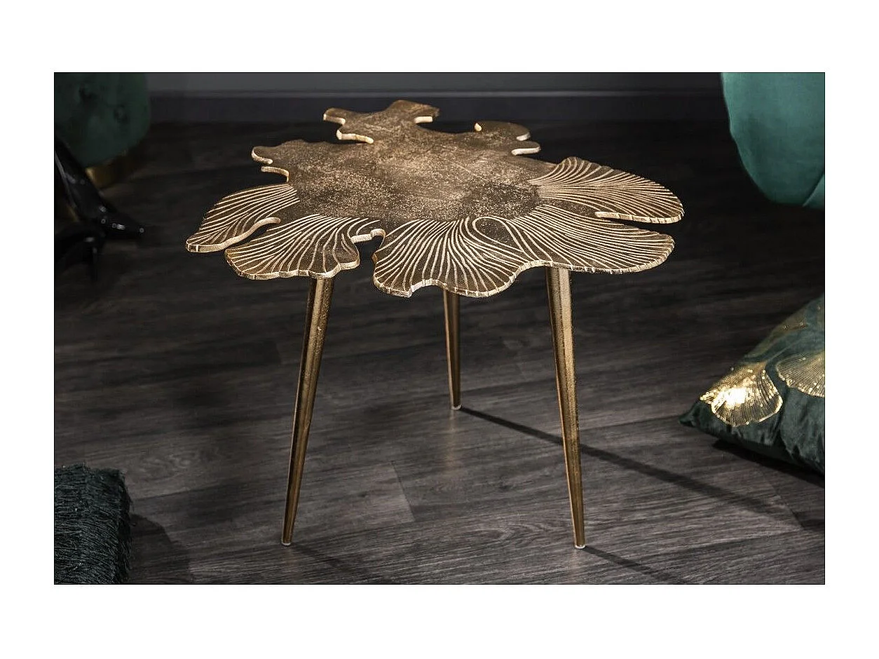 Table basse METRIX dorée avec plateau en forme de feuille – Table basse design en aluminium