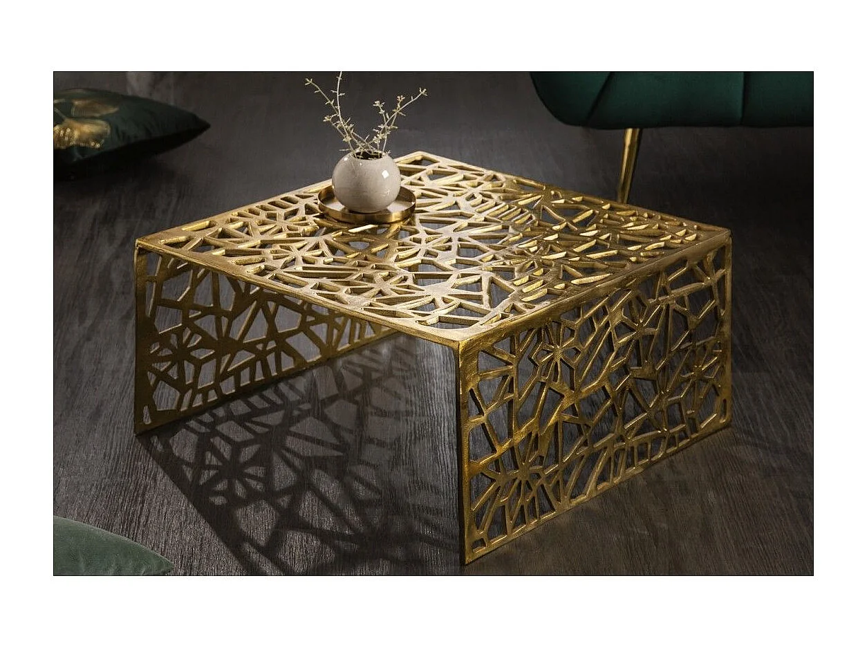 Table basse METRIX carrée 60 cm – Table basse design en aluminium doré à motifs géométriques