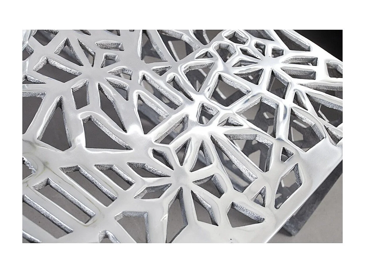 Table basse METRIX carrée 60 cm – Table basse design en aluminium argenté à motifs géométriques