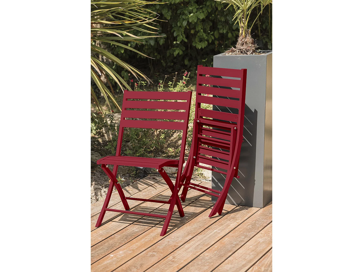 Set mit 2 karminroten Gartenstühlen aus Aluminium