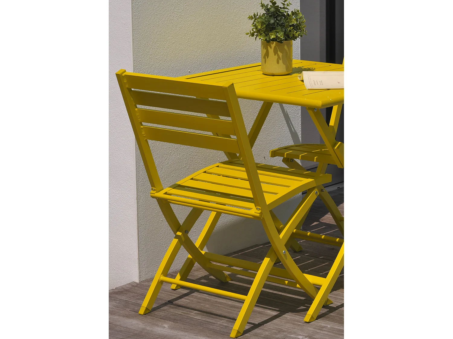 Set mit 2 senffarbenen Gartenstühlen aus Aluminium