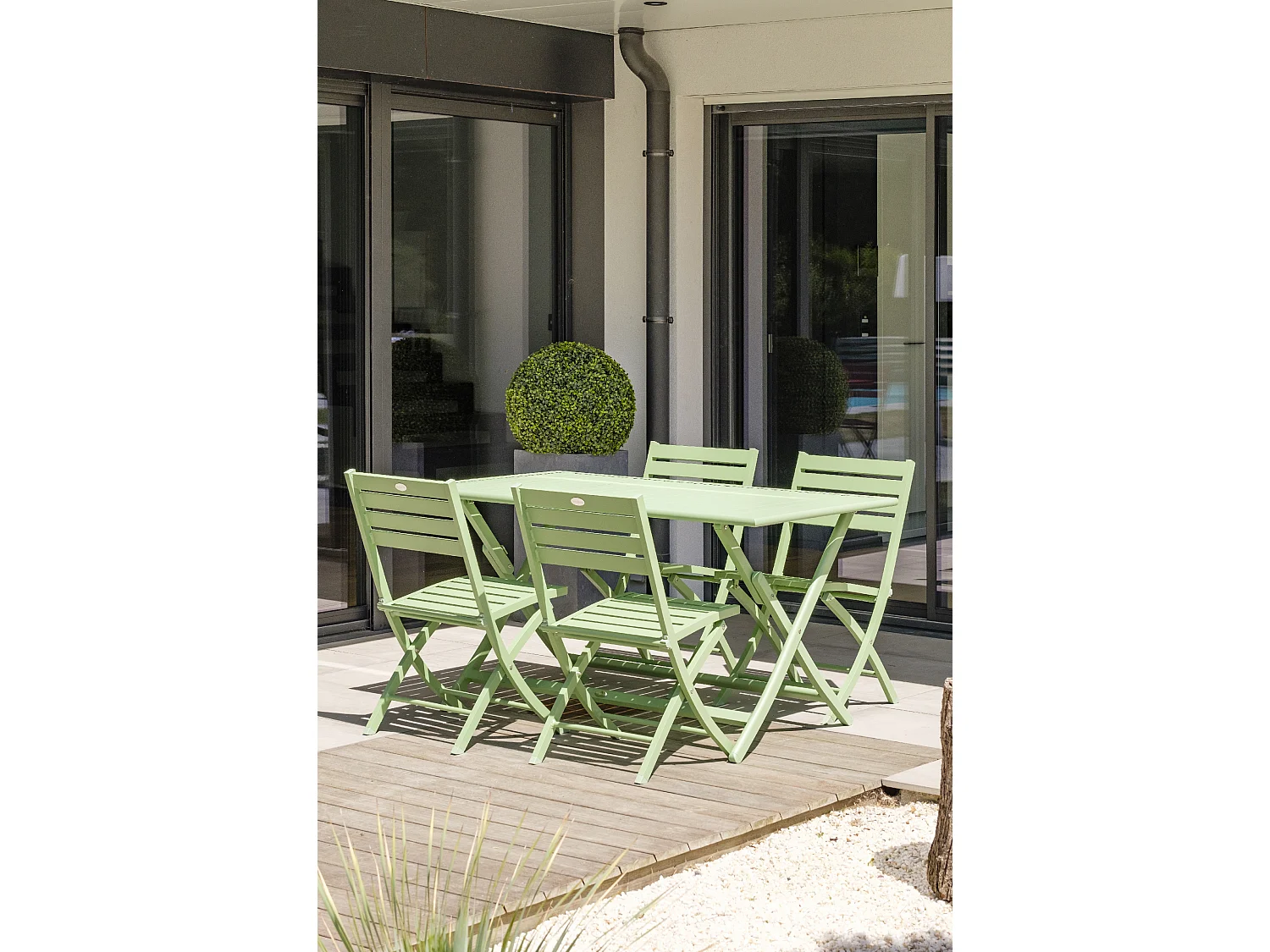 Set mit 2 lagunengrünen Gartenstühlen aus Aluminium