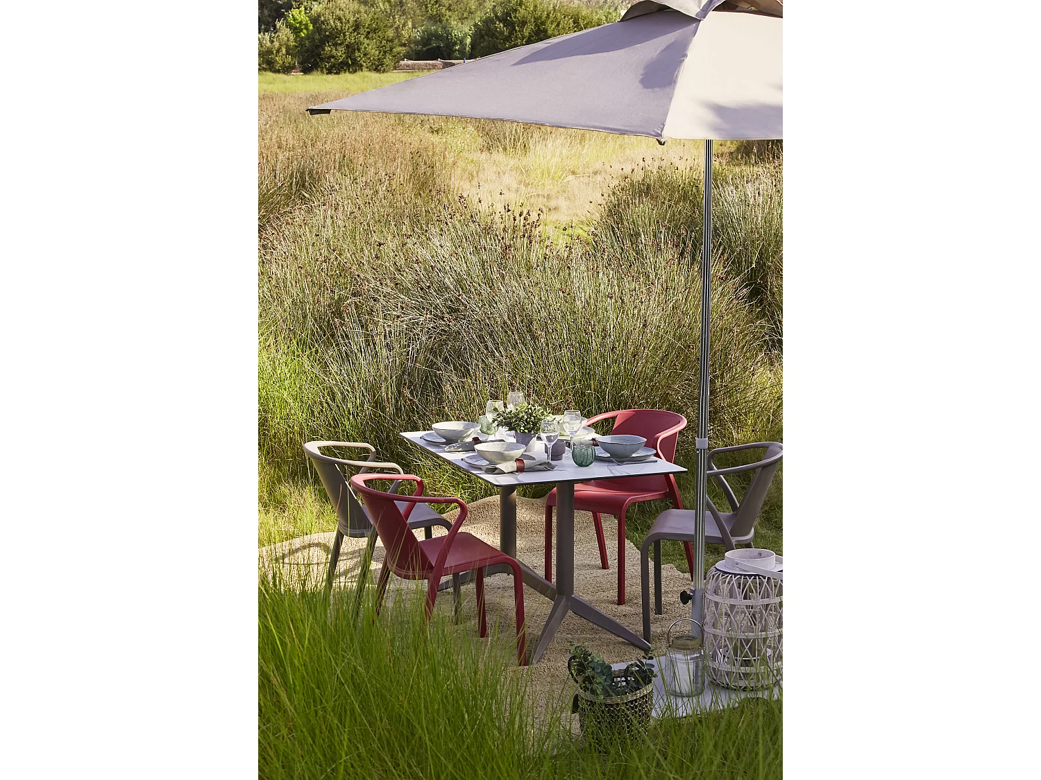 Poltrona da giardino impilabile in polipropilene rinforzato