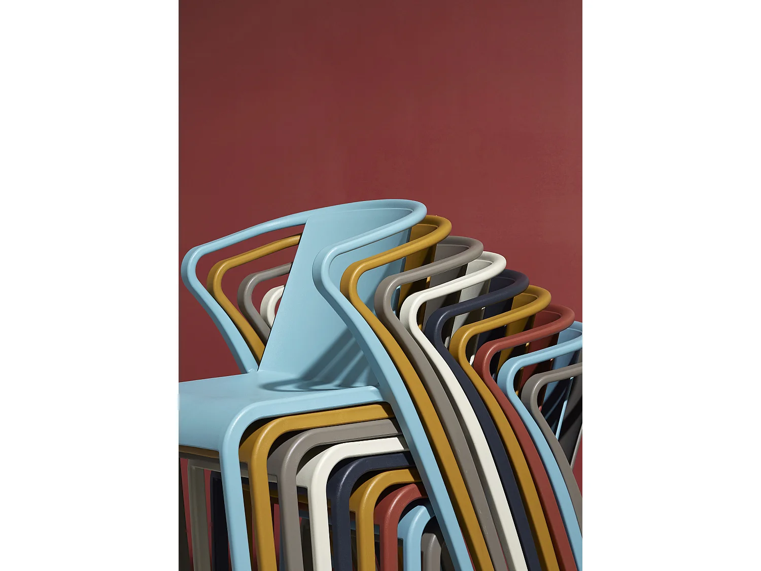 Poltrona da giardino impilabile in polipropilene rinforzato