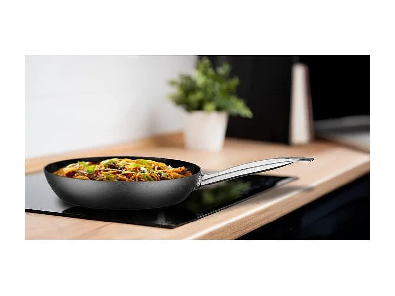 GSW AVANTI Carbonstahl-Pfanne 28 cm - Genietetes Griff, Induktion, backofen- und spülmaschinengeeignet